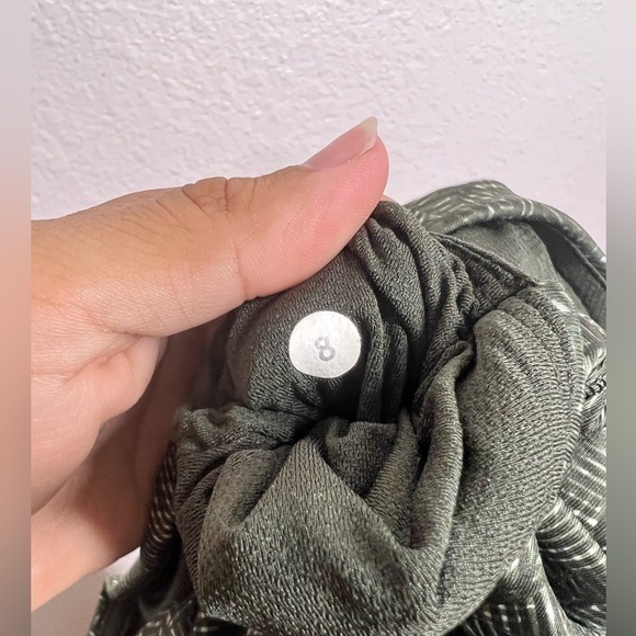 Lululemon Breezy Crop Jazzy Gator Full On Luxtreme Leggings Size 8 - Picture 8 of 9